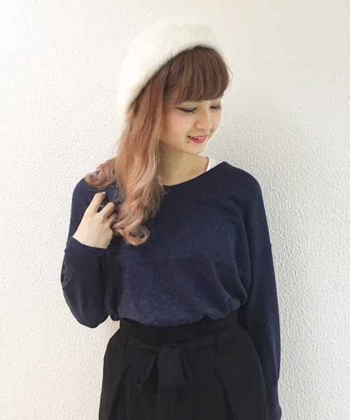 mysty woman（ミスティウーマン）の「ラメVドルマンニットプルオーバー（ニット/セーター・レディース・サックスブルー/ネイビー/ラベンダー/ピンク/オフホワイト/トップグレー/イエロー・FREE）」の3枚目の写真