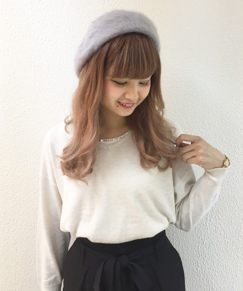 mysty woman（ミスティウーマン）の「ラメVドルマンニットプルオーバー（ニット/セーター・レディース・サックスブルー/ネイビー/ラベンダー/ピンク/オフホワイト/トップグレー/イエロー・FREE）」の2枚目の写真