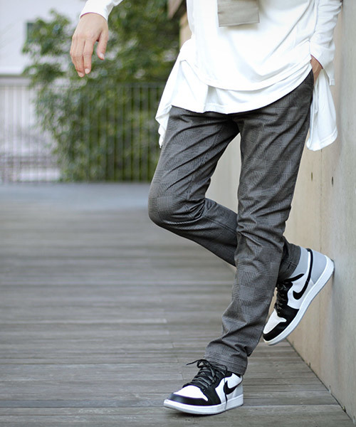 MONO-MART（モノマート）の「テーパードシルエットスキニーチノパンツ/ストレッチ生地（チノパンツ・メンズ・ブラック/グレー系その他/オリーブ/ライトベージュ/ブルー系その他/グレー系その他2/チャコール/ベージュ/ネイビー/オフホワイト/グレー/ブルー/ボルドー/ライトブルー・M/L/XL）」の5枚目の写真