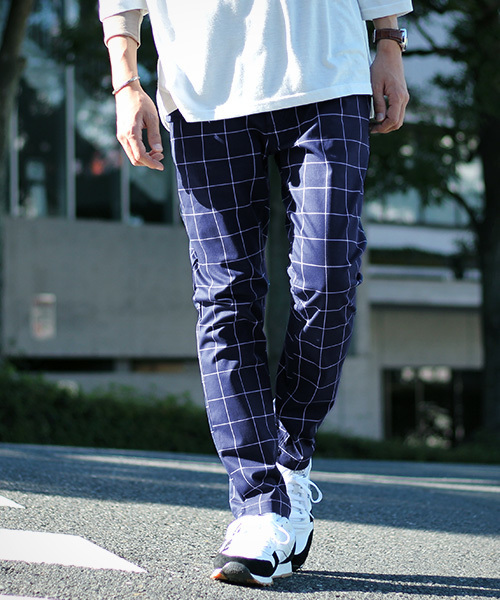 MONO-MART（モノマート）の「テーパードシルエットスキニーチノパンツ/ストレッチ生地（チノパンツ・メンズ・ブラック/グレー系その他/オリーブ/ライトベージュ/ブルー系その他/グレー系その他2/チャコール/ベージュ/ネイビー/オフホワイト/グレー/ブルー/ボルドー/ライトブルー・M/L/XL）」の14枚目の写真