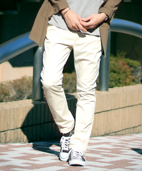 MONO-MART（モノマート）の「テーパードシルエットスキニーチノパンツ/ストレッチ生地（チノパンツ・メンズ・ブラック/グレー系その他/オリーブ/ライトベージュ/ブルー系その他/グレー系その他2/チャコール/ベージュ/ネイビー/オフホワイト/グレー/ブルー/ボルドー/ライトブルー・M/L/XL）」の2枚目の写真