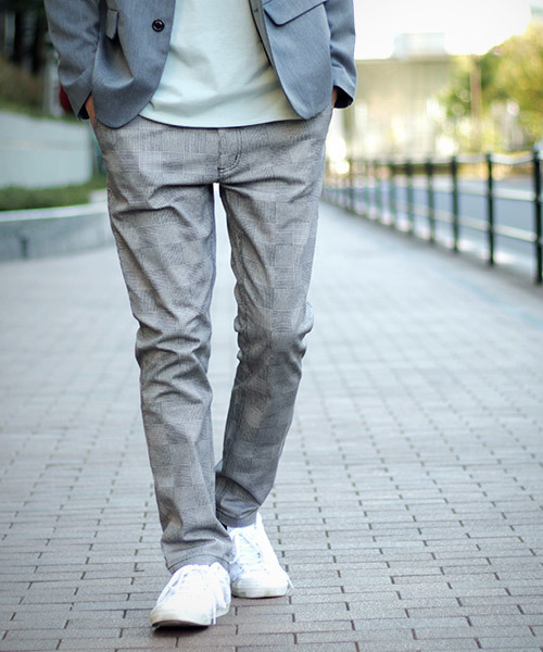 MONO-MART（モノマート）の「テーパードシルエットスキニーチノパンツ/ストレッチ生地（チノパンツ・メンズ・ブラック/グレー系その他/オリーブ/ライトベージュ/ブルー系その他/グレー系その他2/チャコール/ベージュ/ネイビー/オフホワイト/グレー/ブルー/ボルドー/ライトブルー・M/L/XL）」の7枚目の写真