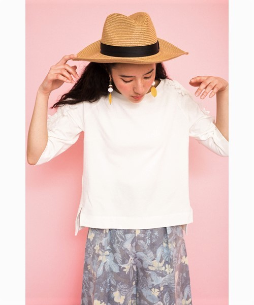 TEVALT（ヴァレット）の「<Titilate valet> 袖山レースモチーフ　スリット　プルオーバー（Tシャツ/カットソー・レディース・ホワイト/レッド/グレー・38）」の4枚目の写真