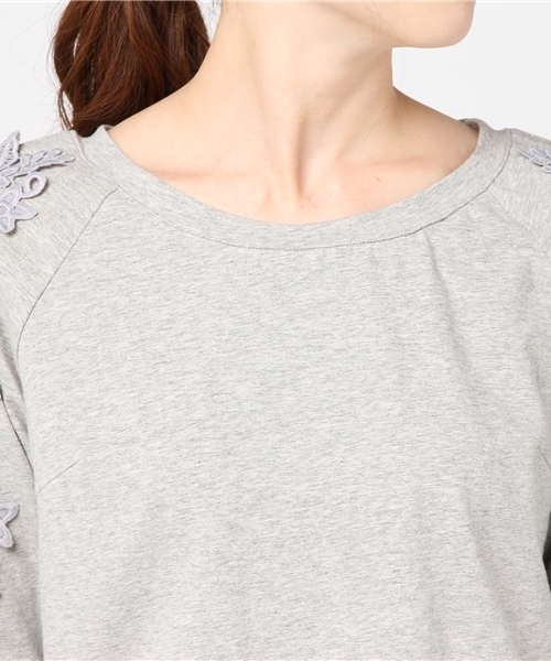 TEVALT（ヴァレット）の「<Titilate valet> 袖山レースモチーフ　スリット　プルオーバー（Tシャツ/カットソー・レディース・ホワイト/レッド/グレー・38）」の17枚目の写真