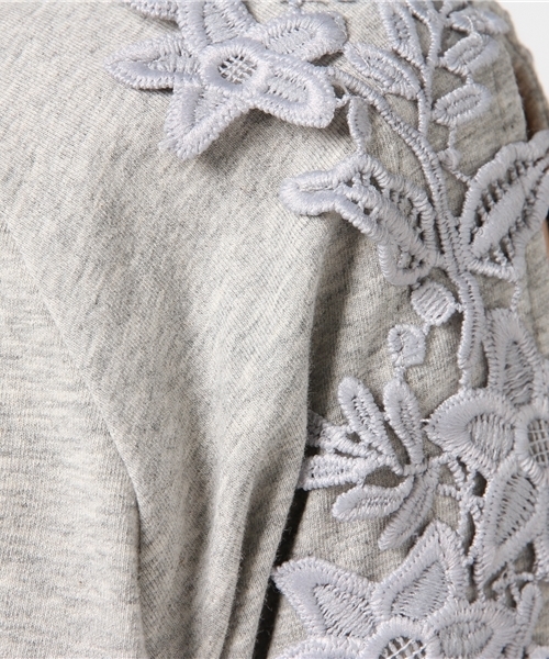 TEVALT（ヴァレット）の「<Titilate valet> 袖山レースモチーフ　スリット　プルオーバー（Tシャツ/カットソー・レディース・ホワイト/レッド/グレー・38）」の21枚目の写真