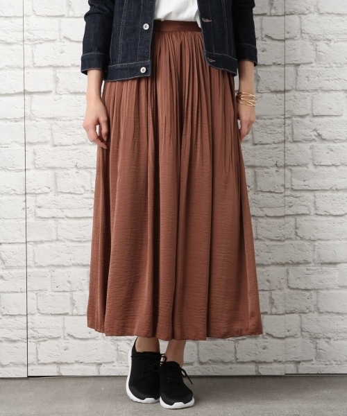 LEPSIM（レプシィム）の「サテンロングフレアスカート 740752（スカート・レディース・ホワイト/ブラウン/ダークネイビー・MEDIUM/LARGE）」の2枚目の写真