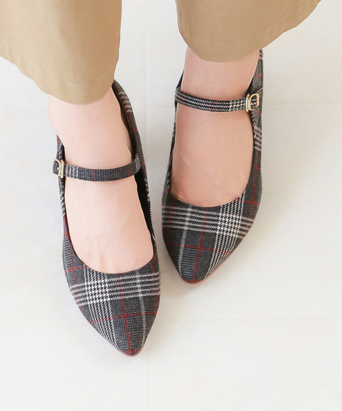 menue(メヌエ)の「甲ストラップ ポインテッドトゥ チャンキーヒール パンプス(パンプス・レディース・ネイビー/オレンジ/モカ/グレー/ブラック/ベージュ/カーキ/キャメル/ブラック系その他2/ブラック系その他3/チェック/ブラウン系その他/ブラック系その他/ラベンダー/ブルー・21.5cm/24.5cm/26.0cm/25.0cm/23.0cm/24.0cm/22.0cm/22.5cm/23.5cm/25.5cm)」の15枚目の写真