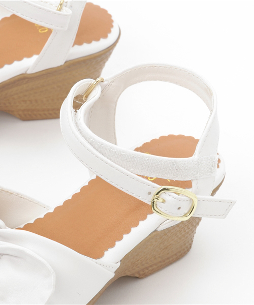 amitie（アミティエ）の「キッズシューズ/リボン付きキッズサンダル/ストラップサンダル ガールズ 女の子（サンダル・キッズ・ホワイト/キャメル/レッド/ブラック・20.0cm/22.0cm/19.0cm/21.0cm）」の10枚目の写真