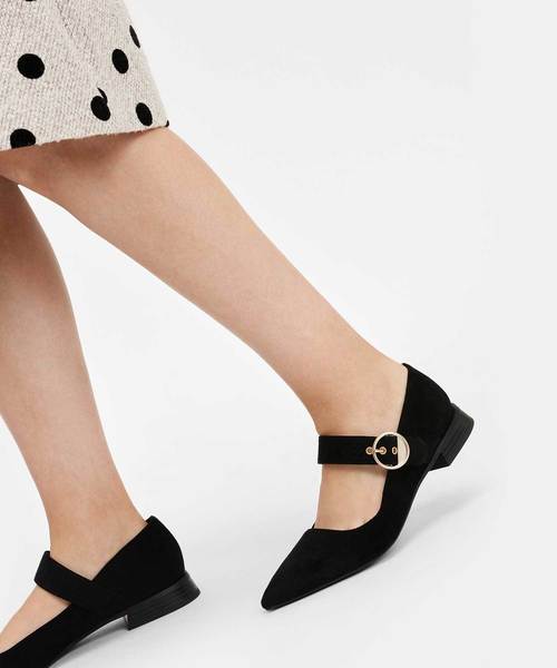 CHARLES & KEITH（チャールズ & キース）の「ゴールドバックルディテールメリージェーンフラット / Gold Buckle Detail Mary Jane Flats（パンプス・レディース・ブラック/ライトベージュ/オレンジ・23cm/23.5cm/24.5cm/25cm）」の4枚目の写真