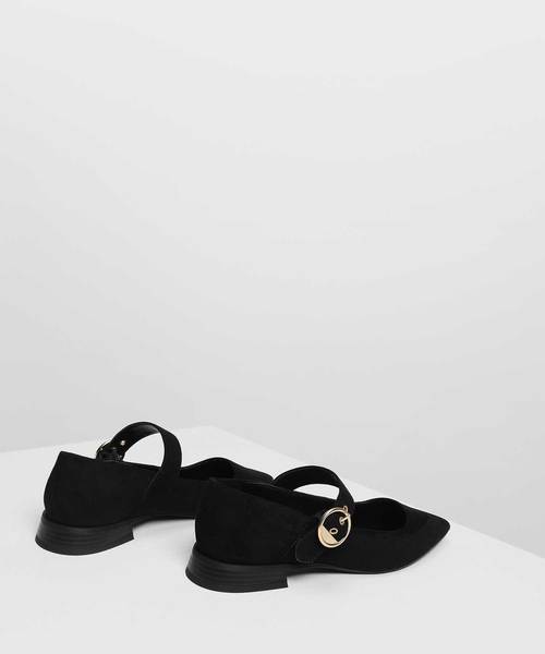 CHARLES & KEITH（チャールズ & キース）の「ゴールドバックルディテールメリージェーンフラット / Gold Buckle Detail Mary Jane Flats（パンプス・レディース・ブラック/ライトベージュ/オレンジ・23cm/23.5cm/24.5cm/25cm）」の6枚目の写真