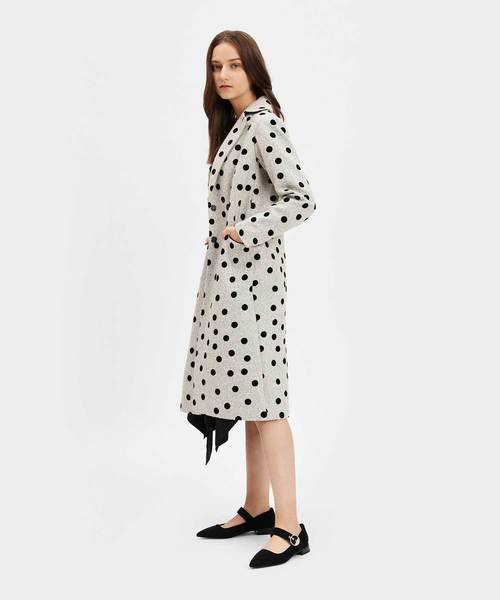 CHARLES & KEITH（チャールズ & キース）の「ゴールドバックルディテールメリージェーンフラット / Gold Buckle Detail Mary Jane Flats（パンプス・レディース・ブラック/ライトベージュ/オレンジ・23cm/23.5cm/24.5cm/25cm）」の8枚目の写真