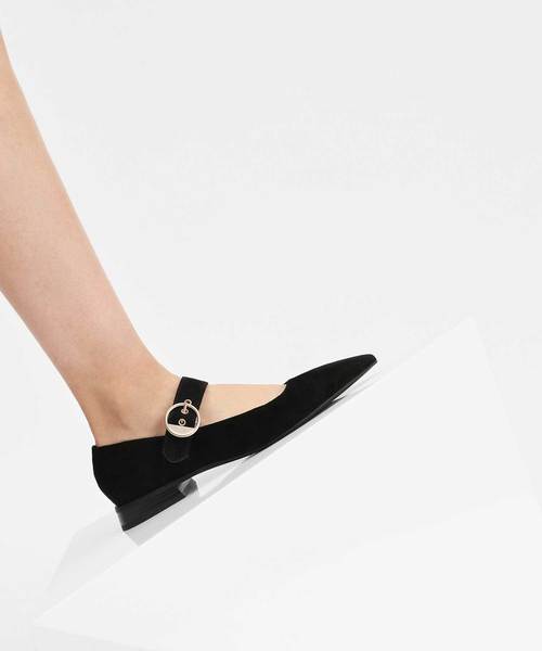 CHARLES & KEITH（チャールズ & キース）の「ゴールドバックルディテールメリージェーンフラット / Gold Buckle Detail Mary Jane Flats（パンプス・レディース・ブラック/ライトベージュ/オレンジ・23cm/23.5cm/24.5cm/25cm）」の9枚目の写真