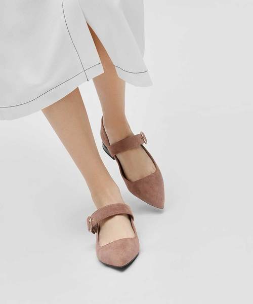 CHARLES & KEITH（チャールズ & キース）の「ゴールドバックルディテールメリージェーンフラット / Gold Buckle Detail Mary Jane Flats（パンプス・レディース・ブラック/ライトベージュ/オレンジ・23cm/23.5cm/24.5cm/25cm）」の10枚目の写真