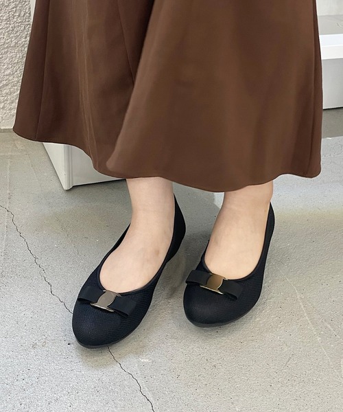 shopnikoniko(ショップニコニコ)の「日本製 リボンバレッタ フラットパンプス ポインテッドトゥ バレエシューズ(パンプス・レディース・ブラック/ダークベージュ/ネイビー・24/22/23.5/24.5/23/22.5)」の6枚目の写真