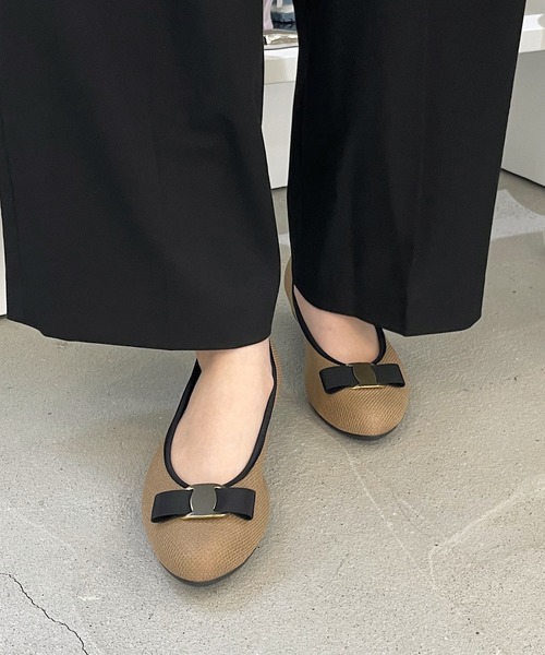 shopnikoniko(ショップニコニコ)の「日本製 リボンバレッタ フラットパンプス ポインテッドトゥ バレエシューズ(パンプス・レディース・ブラック/ダークベージュ/ネイビー・24/22/23.5/24.5/23/22.5)」の11枚目の写真