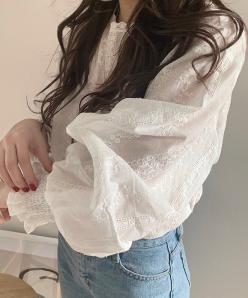 Mayree（メイリー）の「【URGE：】フラワーレース フリルブラウス（シャツ/ブラウス・レディース・オフホワイト/ブラック・FREE/MEDIUM/X-LARGE/LARGE/SMALL）」の4枚目の写真