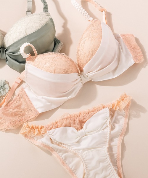 fran de lingerie（フランデランジェリー）の「ミルキーなサテン生地とレースがポイント「すき間レスサテン」ブラジャーショーツセット（ブラ&ショーツ・レディース・グレー/セージグリーン/ライトブラウン/アイボリー/グレイッシュベージュ/ピンク/ブルー/クリアブラック/ワイン/オフホワイト/カーキ/パープル/ワインレッド/グリーン/ネイビー/コーラルピンク/ミント/ライトピンク・B65/B70/C70/D70/B75/C65/F65/F70/F75/G65/G70/G75/C75/D65/D75/E65/E70/E75/F80/E80/G80/D80/A65/A70/A75）」の2枚目の写真