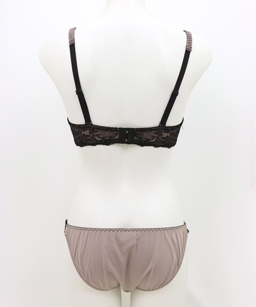 fran de lingerie（フランデランジェリー）の「ミルキーなサテン生地とレースがポイント「すき間レスサテン」ブラジャーショーツセット（ブラ&ショーツ・レディース・グレー/セージグリーン/ライトブラウン/アイボリー/グレイッシュベージュ/ピンク/ブルー/クリアブラック/ワイン/オフホワイト/カーキ/パープル/ワインレッド/グリーン/ネイビー/コーラルピンク/ミント/ライトピンク・B65/B70/C70/D70/B75/C65/F65/F70/F75/G65/G70/G75/C75/D65/D75/E65/E70/E75/F80/E80/G80/D80/A65/A70/A75）」の20枚目の写真