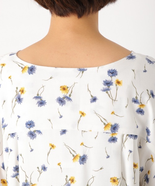 LEPSIM（レプシィム）の「ハナガラVネックタックブラウス　865118（シャツ/ブラウス・レディース・オフホワイト/ネイビー/ブラック/グレイッシュベージュ・MEDIUM/LARGE）」の11枚目の写真