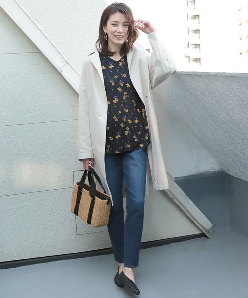 LEPSIM（レプシィム）の「ハナガラVネックタックブラウス　865118（シャツ/ブラウス・レディース・オフホワイト/ネイビー/ブラック/グレイッシュベージュ・MEDIUM/LARGE）」の15枚目の写真