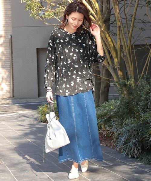 LEPSIM（レプシィム）の「ハナガラVネックタックブラウス　865118（シャツ/ブラウス・レディース・オフホワイト/ネイビー/ブラック/グレイッシュベージュ・MEDIUM/LARGE）」の21枚目の写真