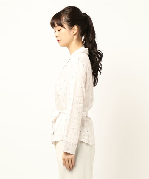 AMOSTYLE BY TRIUMPH(アモスタイルバイトリンプ)の「ウィメンズウェア フォークフローラル プリントパジャマトップ AMSTNW01 Top26-Q JX(ルームウェア/パジャマ・レディース・ピンク/グリーン・M/L)」の3枚目の写真