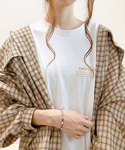 cuorequal(クオレコール)の「cuorequal茶色ロゴ半袖Tシャツ(Tシャツ/カットソー・レディース・ホワイト・SMALL/MEDIUM/LARGE/X-LARGE)」の2枚目の写真