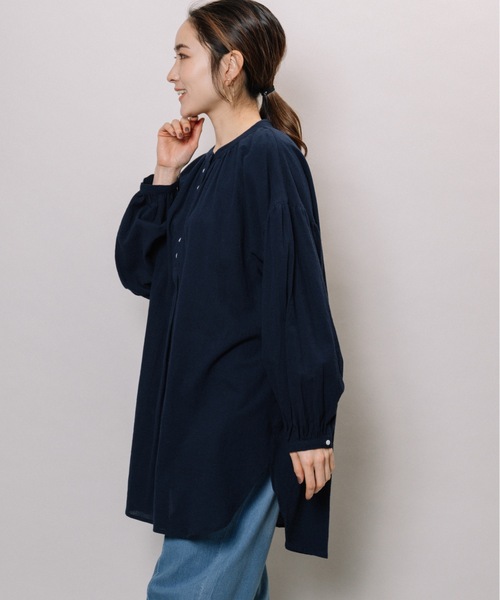 refinedworks(リファインドワークス)の「綿楊多釦ギャザーブラウス(シャツ/ブラウス・レディース・ネイビー/オフホワイト/ラベンダー・M-L)」の13枚目の写真