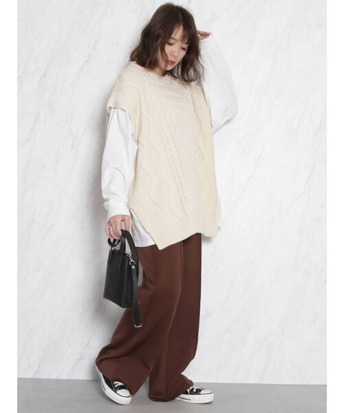 dazzlin（ダズリン）の「ケーブルニットベスト（ベスト・レディース・アイボリー/ブラウン・FREE）」の5枚目の写真