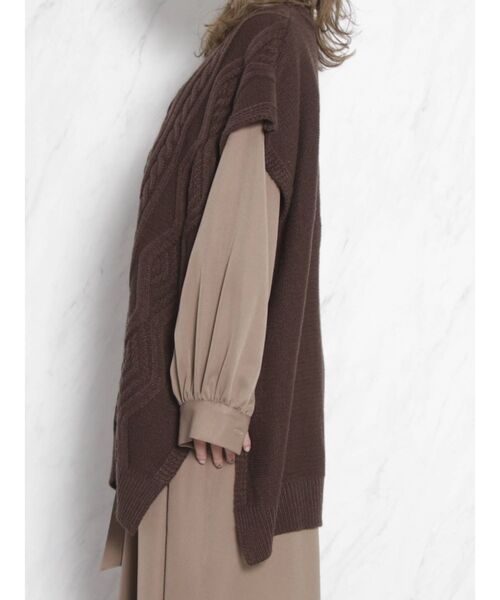 dazzlin（ダズリン）の「ケーブルニットベスト（ベスト・レディース・アイボリー/ブラウン・FREE）」の13枚目の写真