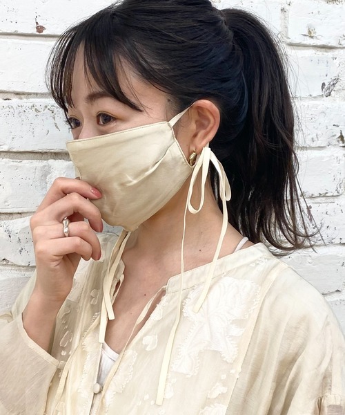 Chico（チコ）の「シルクウォッシャブルマスク/収納ポーチ付き（マスク・レディース・ベージュ/チャコールグレー/ピンク/アイボリー・FREE）」の3枚目の写真