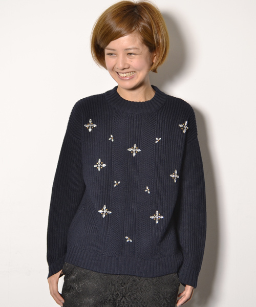 navasana(ナバアサナ)の「ウール畔編みビジュー付ニットP/O/709-NSD-N142-KN108(ニット/セーター・レディース・グレー/ネイビー・FREE)」の1枚目の写真