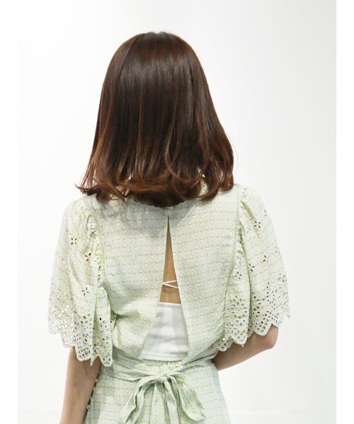 MERCURYDUO(マーキュリーデュオ)の「カットワーク刺繍タイルパターンブラウス(シャツ/ブラウス・レディース・グリーン/ネイビー・FREE)」の3枚目の写真