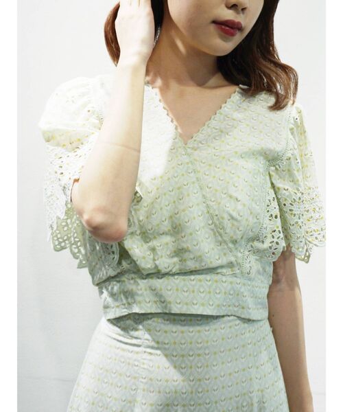 MERCURYDUO(マーキュリーデュオ)の「カットワーク刺繍タイルパターンブラウス(シャツ/ブラウス・レディース・グリーン/ネイビー・FREE)」の7枚目の写真