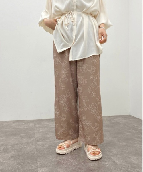 apres jour mignon(アプレジュールミニョン)の「線画花柄イージーパンツ 【ZOZOTOWN限定アイテム】(その他パンツ・レディース・アイボリー/モカ/ダークブルー・X-LARGE/フリー)」の12枚目の写真