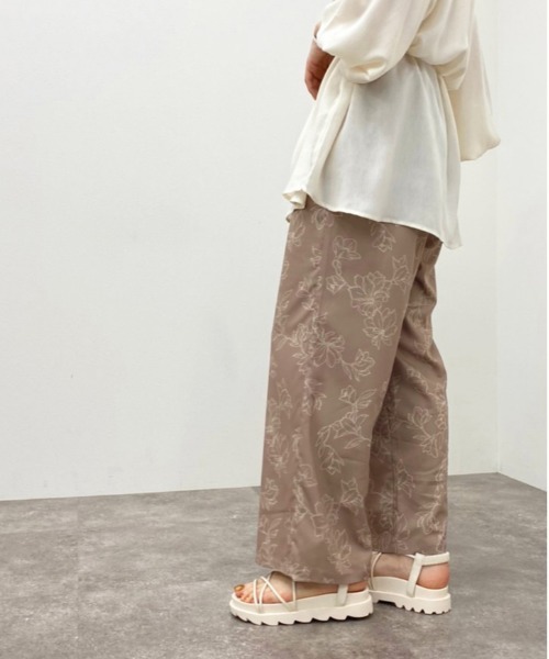 apres jour mignon(アプレジュールミニョン)の「線画花柄イージーパンツ 【ZOZOTOWN限定アイテム】(その他パンツ・レディース・アイボリー/モカ/ダークブルー・X-LARGE/フリー)」の13枚目の写真