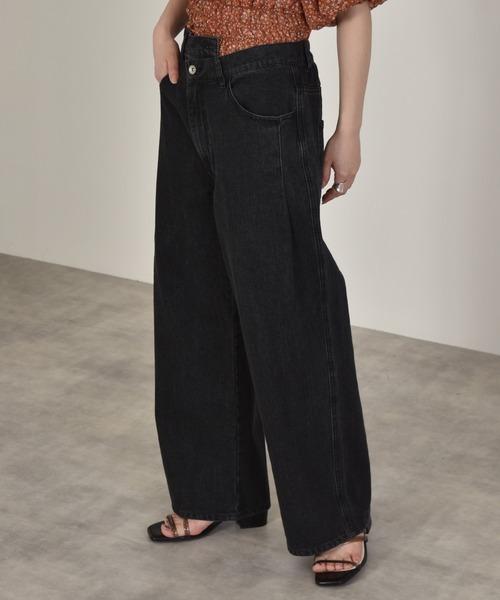 w closet（ダブルクローゼット）の「斜めウエストデニムパンツ（デニムパンツ・レディース・ダークグレー/ブルー系その他/ケミカルウォッシュ/キナリ・FREE）」の3枚目の写真