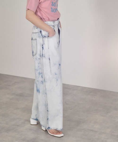 w closet（ダブルクローゼット）の「斜めウエストデニムパンツ（デニムパンツ・レディース・ダークグレー/ブルー系その他/ケミカルウォッシュ/キナリ・FREE）」の15枚目の写真