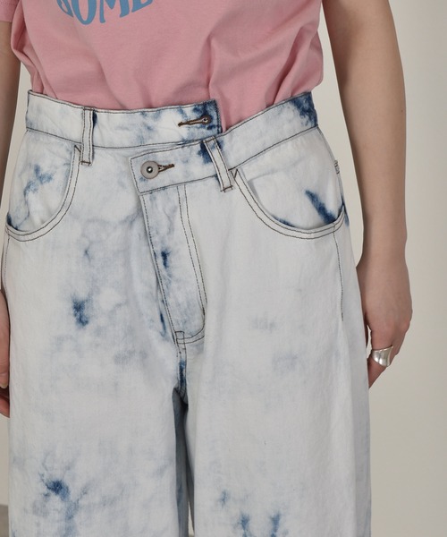 w closet（ダブルクローゼット）の「斜めウエストデニムパンツ（デニムパンツ・レディース・ダークグレー/ブルー系その他/ケミカルウォッシュ/キナリ・FREE）」の17枚目の写真