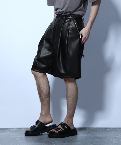 HARE(ハレ)の「シンセティックレザータックショーツ(HARE)(その他パンツ・メンズ・ブラック/オフホワイト・FREE)」の1枚目の写真