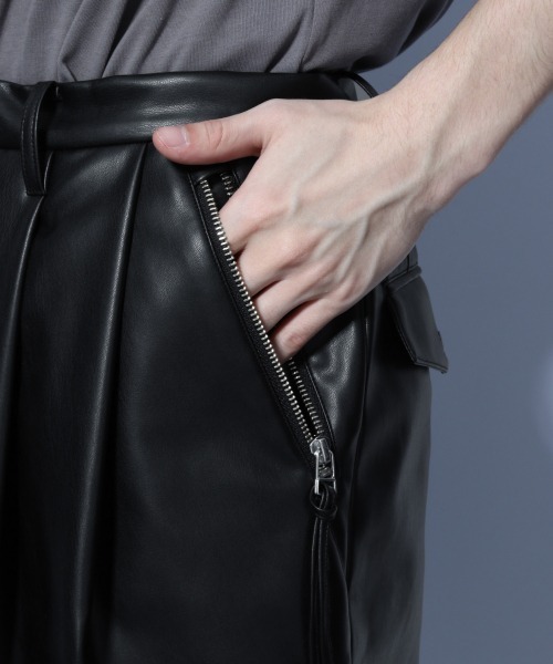 HARE(ハレ)の「シンセティックレザータックショーツ(HARE)(その他パンツ・メンズ・ブラック/オフホワイト・FREE)」の11枚目の写真