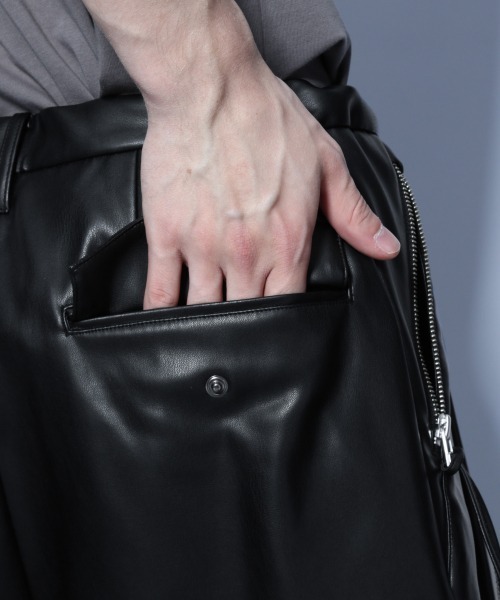 HARE(ハレ)の「シンセティックレザータックショーツ(HARE)(その他パンツ・メンズ・ブラック/オフホワイト・FREE)」の14枚目の写真