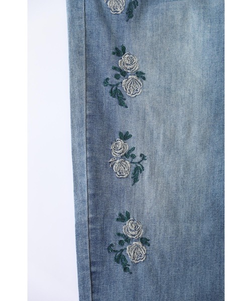 日本未入荷◇Mule Dway 刺繍入りコットンデニム バラ刺繍のデニムクロップドパンツ（デニムパンツ）｜CAWAII
