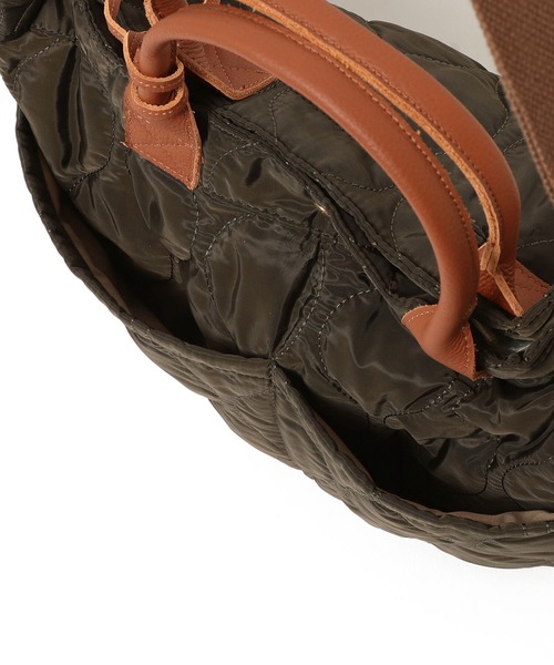 Ray BEAMS(レイビームス)の「toleur × Ray BEAMS / 別注 キルティング トートバッグ(トートバッグ・レディース・ブラック/オリーブ・ONE SIZE)」の14枚目の写真