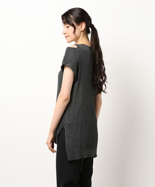 FLEUR DE KALINA（フレールドゥカリーナ）の「【FLEUR DE KALINA/ﾌﾚｰﾙ ﾄﾞｩ ｶﾘｰﾅ】 肩ｽﾘｯﾄﾌﾚﾝﾁｽﾘｰﾌﾞTOPS（ニット/セーター・レディース・ブラック/ベージュ/イエロー・FREE）」の5枚目の写真