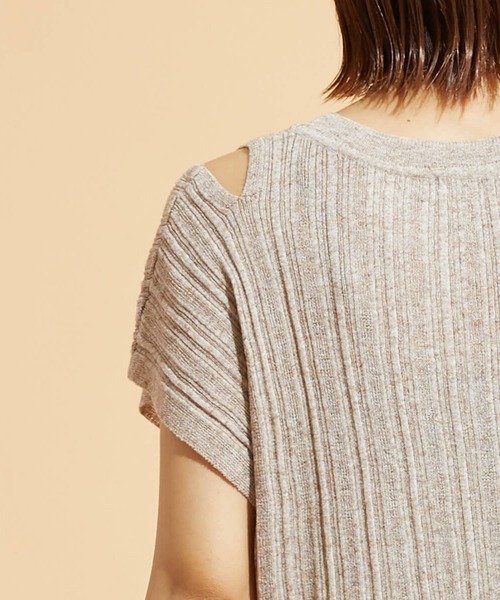 FLEUR DE KALINA（フレールドゥカリーナ）の「【FLEUR DE KALINA/ﾌﾚｰﾙ ﾄﾞｩ ｶﾘｰﾅ】 肩ｽﾘｯﾄﾌﾚﾝﾁｽﾘｰﾌﾞTOPS（ニット/セーター・レディース・ブラック/ベージュ/イエロー・FREE）」の14枚目の写真