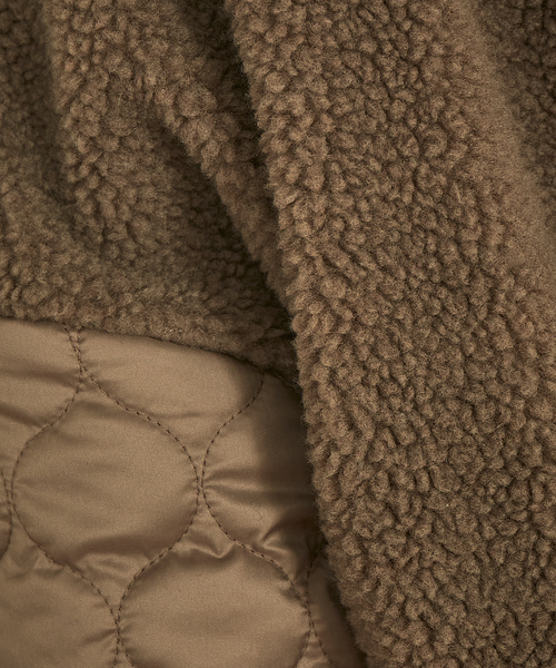 Rouge vif Anna（ルージュヴィフアンナ）の「【WEB先行発売】ボア&キルティングリバーシブルブルゾン（ブルゾン・レディース・アイボリー/モカ・36/38）」の5枚目の写真