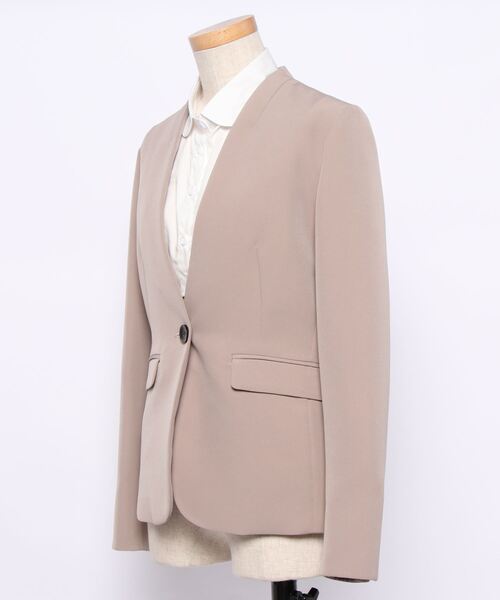 m.f.editorial（エムエフエディトリアル）の「エムエフエディトリアルレディース/m.f.editorial：Women ダブルクロス Vカラージャケット＋パンツ ビジネスセットアップスーツ（スーツセット・レディース・ベージュ・MEDIUM/S/LARGE/X-LARGE）」の2枚目の写真