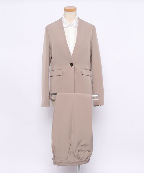 m.f.editorial（エムエフエディトリアル）の「エムエフエディトリアルレディース/m.f.editorial：Women ダブルクロス Vカラージャケット＋パンツ ビジネスセットアップスーツ（スーツセット・レディース・ベージュ・MEDIUM/S/LARGE/X-LARGE）」の4枚目の写真