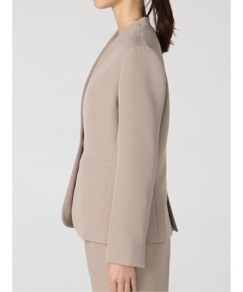 m.f.editorial（エムエフエディトリアル）の「エムエフエディトリアルレディース/m.f.editorial：Women ダブルクロス Vカラージャケット＋パンツ ビジネスセットアップスーツ（スーツセット・レディース・ベージュ・MEDIUM/S/LARGE/X-LARGE）」の8枚目の写真